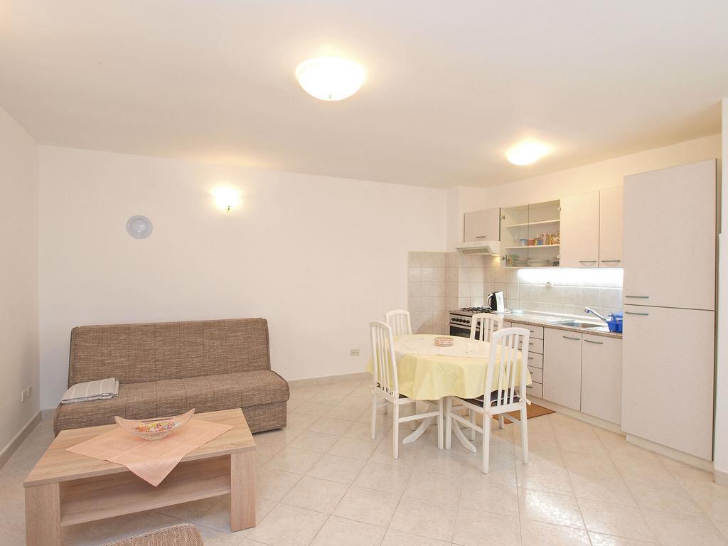 Apartments Milan 1457 Ровин Екстериор снимка