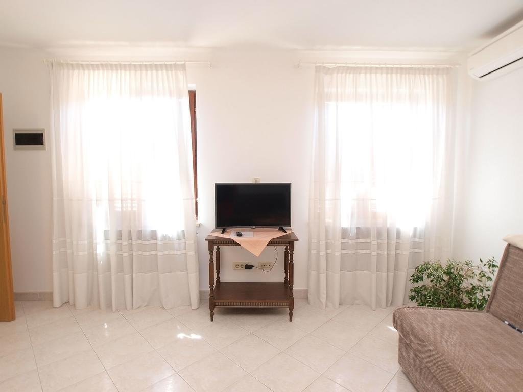 Apartments Milan 1457 Ровин Екстериор снимка