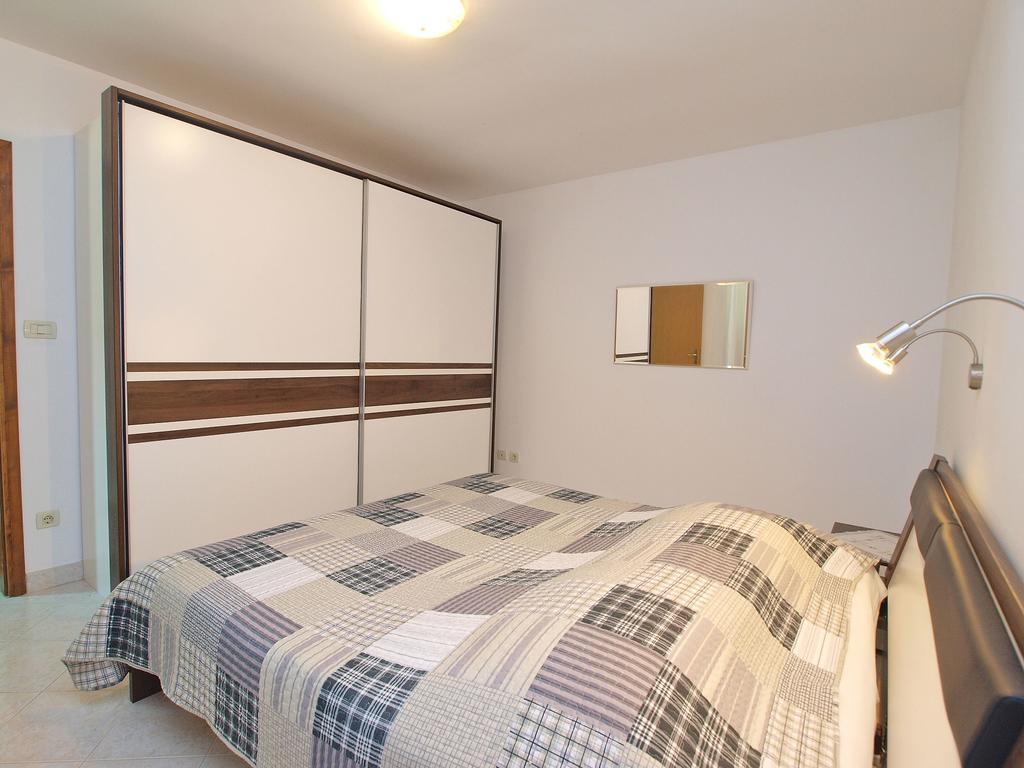 Apartments Milan 1457 Ровин Екстериор снимка