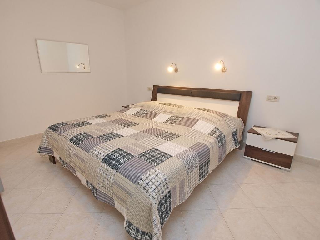 Apartments Milan 1457 Ровин Екстериор снимка