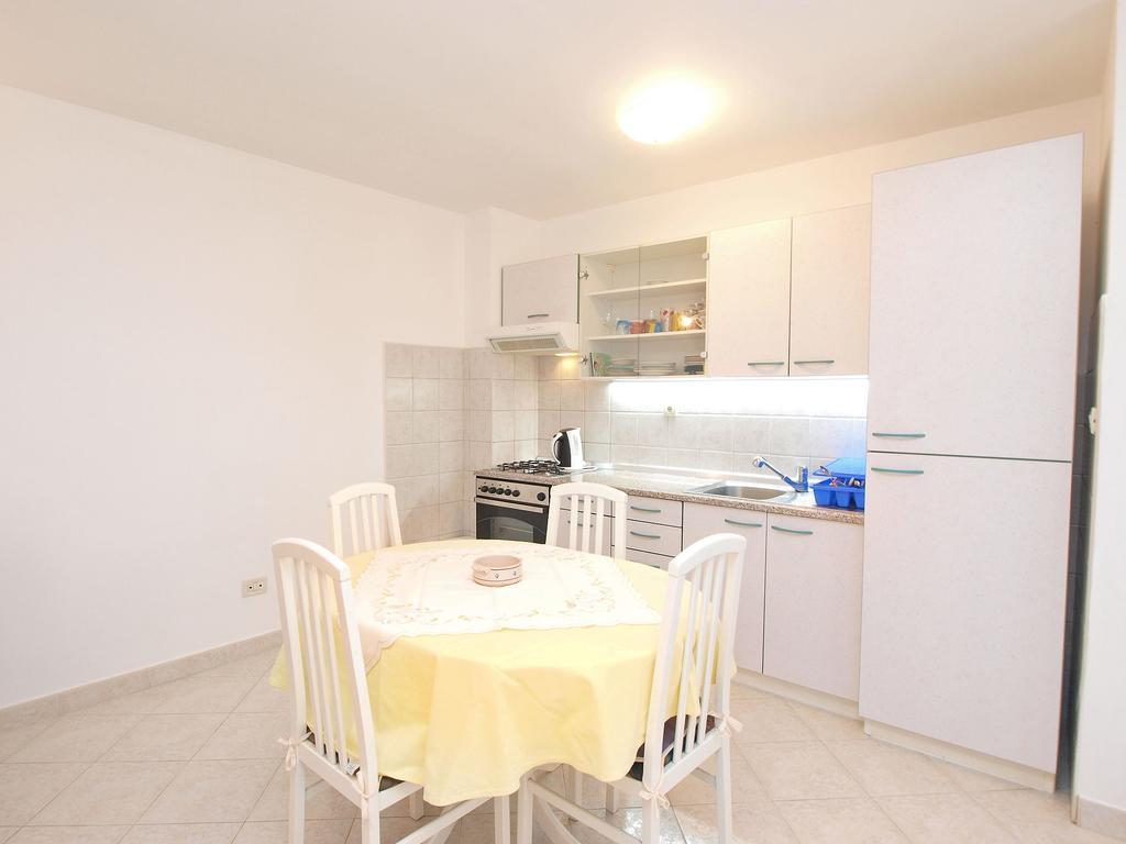Apartments Milan 1457 Ровин Екстериор снимка