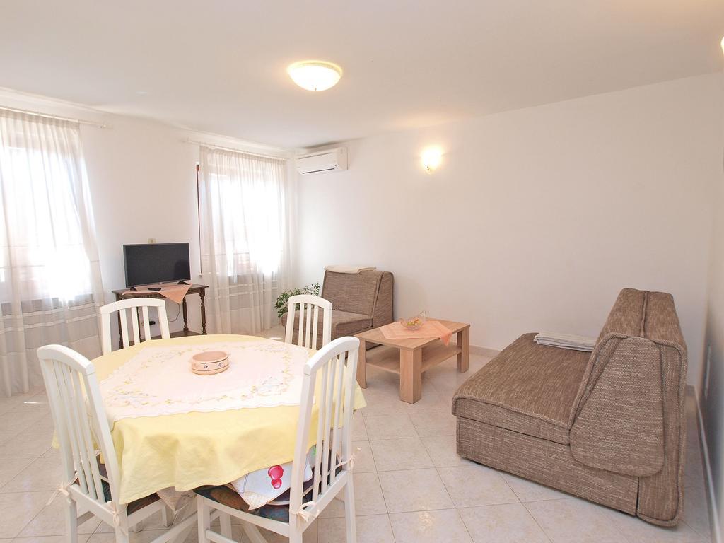Apartments Milan 1457 Ровин Екстериор снимка