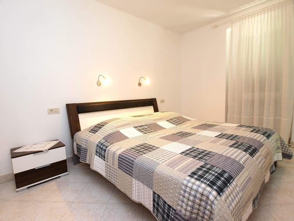 Apartments Milan 1457 Ровин Екстериор снимка