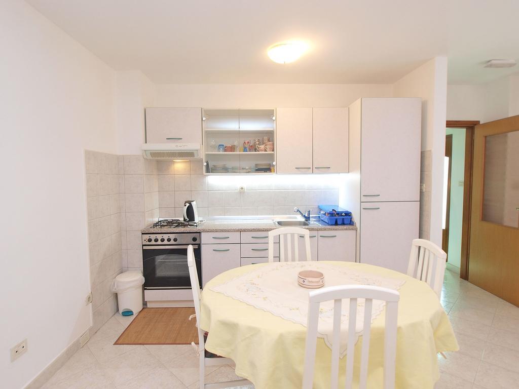 Apartments Milan 1457 Ровин Екстериор снимка