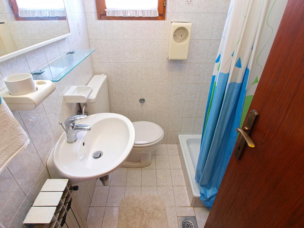Apartments Milan 1457 Ровин Екстериор снимка