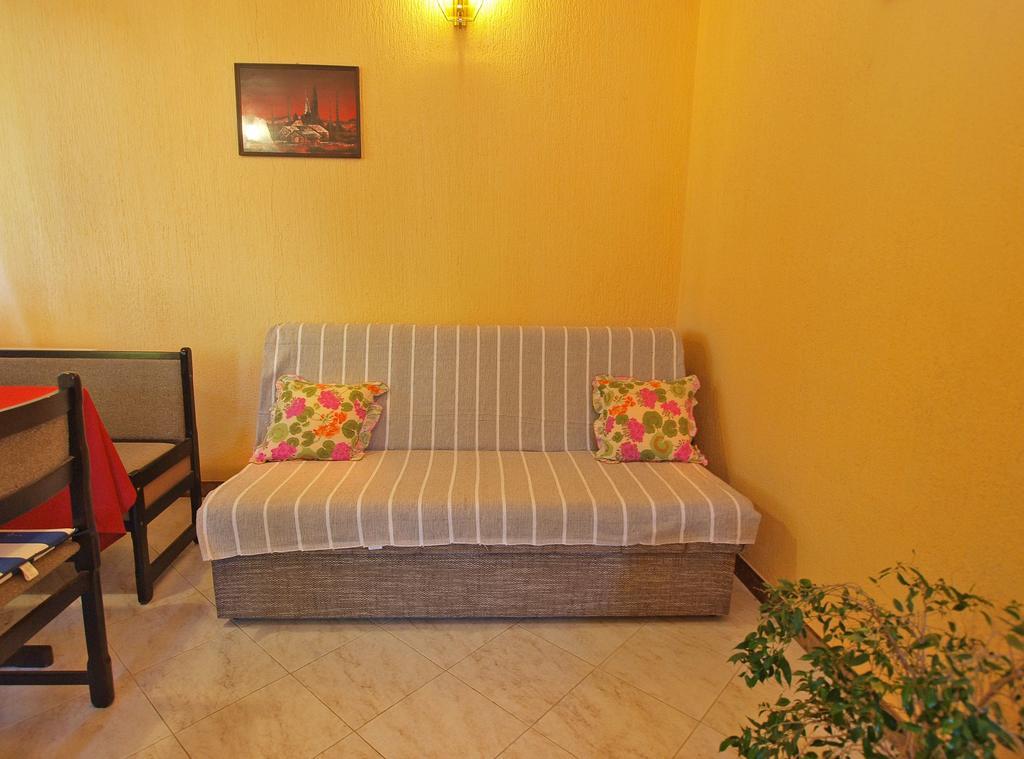 Apartments Milan 1457 Ровин Екстериор снимка