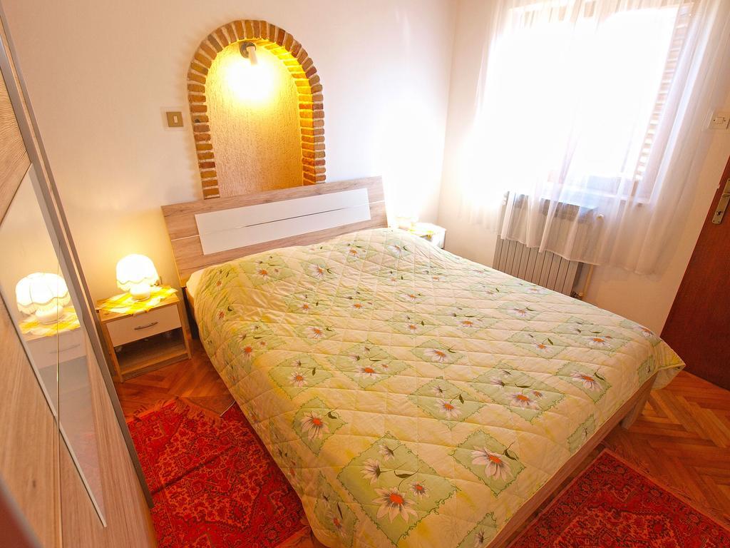 Apartments Milan 1457 Ровин Екстериор снимка